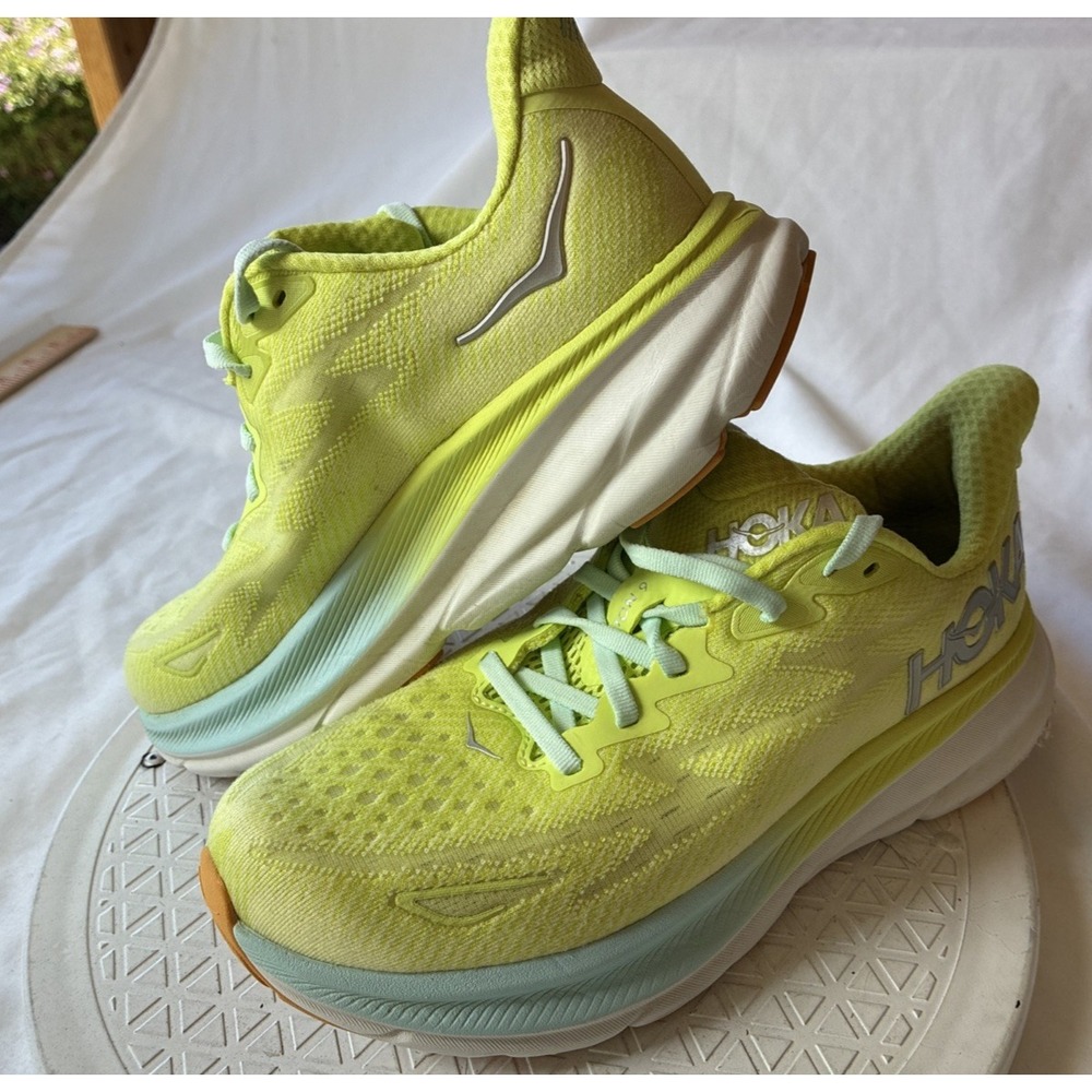 Hoka One One Clifton 9 Womens 7B Yellow White Running Shoes Worn (RW1)